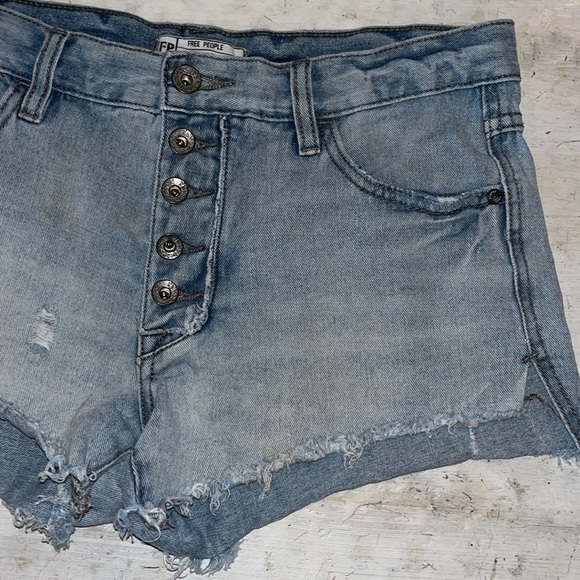 Free People raw hem shorts 61855-6515125 | size 27 - Picture 3 of 6